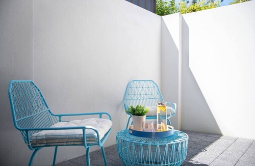 Attadale Apartment | Vibrant & Peaceful 3BR Gem | Walk to River & Cafes