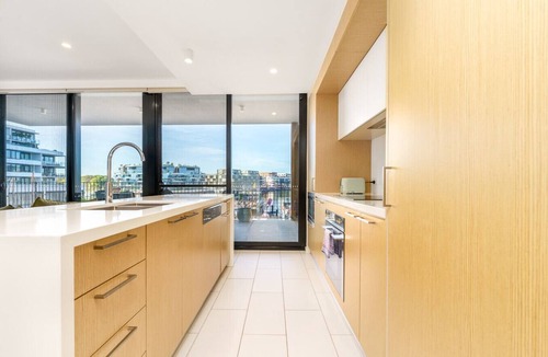 Kingston Apartment | Vibrant Stay with Lakeside Charm in Kingston