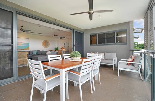 Darwin City Centre Apartment | Vibrant Waterfront Lagoon Views: walk to Cafes+BBQ