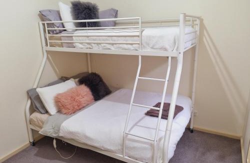 Victor Harbor House | Victor Central Cottage Perfect Location
