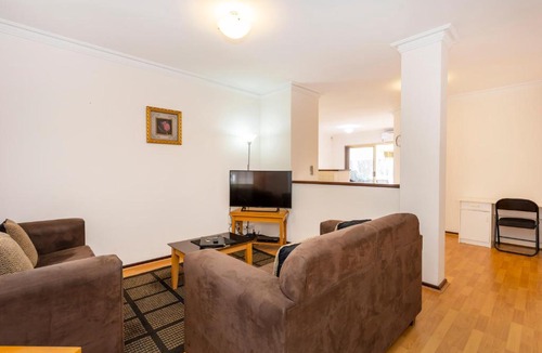 Raphael Precinct House | Victoria Park Villa 2