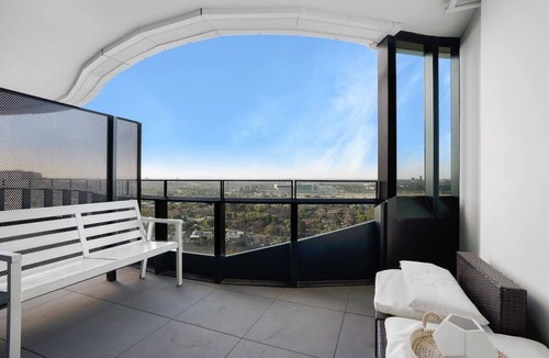 Footscray Apartment | Victoria Square - Central Footscray InnerUrban Apt