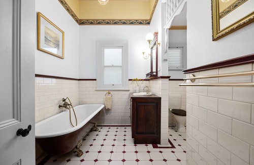 Korumburra House | Victorian Home on Radovick, Pets Welcome!