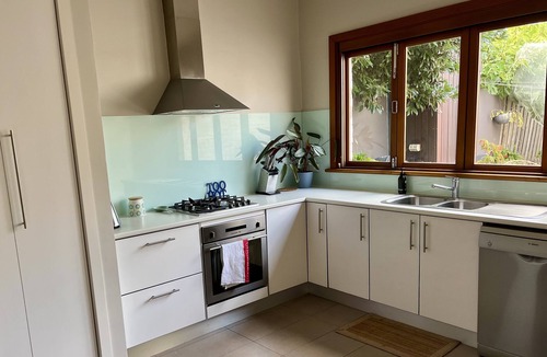 Melbourne House | Victorian Terrace in Princes Hill: Princes Park, Lygon St, Uni & Hospitals