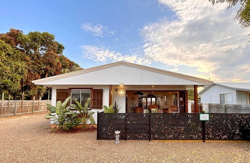 Urangan House | Vila Paus Dua - Beachfront Hervey Bay
