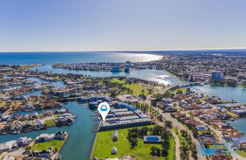 Halls Head Apartment | Villa 55 by the Waters Edge
