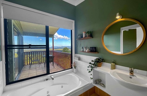 Mount View Villa | Villa 6 @ Bimbadeen Estate - Spa studio for 2 - Amazing views at every turn