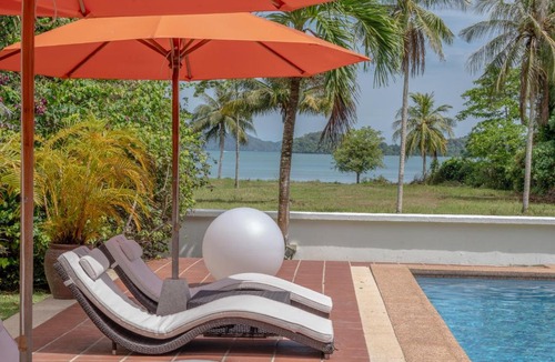 Kampung Kedawang Villa | Villa 7 - Waterfront, Pool, Jacuzzi, Sauna & Gym by WOW Holiday Homes