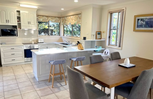 Hawks Nest House | Villa Asteri, Hawk's Nest: Walk to Everything! 3 Bedrooms, 5 Beds, Sleeps 7
