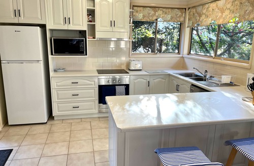 Hawks Nest House | Villa Asteri, Hawk's Nest: Walk to Everything! 3 Bedrooms, 5 Beds, Sleeps 7