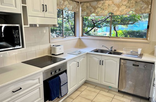 Hawks Nest House | Villa Asteri, Hawk's Nest: Walk to Everything! 3 Bedrooms, 5 Beds, Sleeps 7