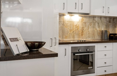 Mermaid Beach Villa | Villa Baci Nobby Beach - Pet Friendly, Beachside, Airconditioned
