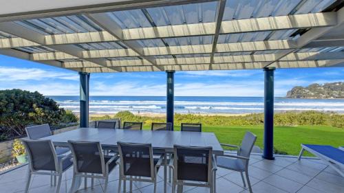 North Avoca House | Villa Dandaloo - Absolute Beachfront