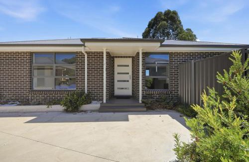 Orange Apartment | Villa Endsleigh - CBD Retreat, 2 Bed 2 Bath