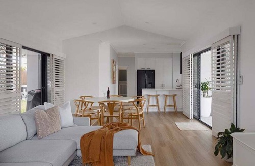 Warana House | Villa Flores - Kawana Island
