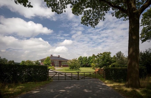 Vierlingsbeek Bed & Breakfast | Villa het Bascour