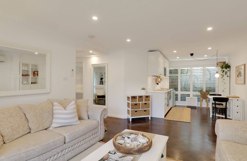 Corlette Villa | Villa Luna- just moments from the coastline, perfect for a couples’ getaway.