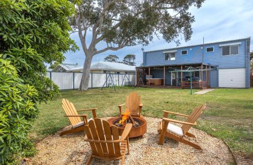 Callala Beach House | Villa Maris - Pet Friendly with Spa & Fire Pit
