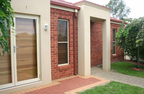 Albury House | Villa on Nathan Central Albury