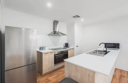 Dunsborough House | Villa on Valcross