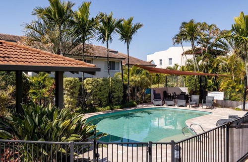 Peregian Beach Apartment | Villa Palmera by Balmy Breaks - 100m to Beach