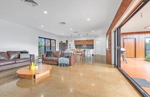 Echuca House | Villa Simone - Echuca Holiday Homes