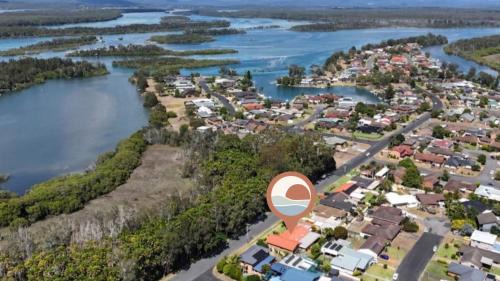 Tuncurry House | Villa Solana - Bunk beds will not be made Linen packs will be provided for self making