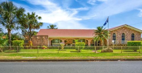 Tuncurry House | Villa Solana - Bunk beds will not be made Linen packs will be provided for self making