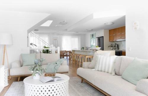 Coolum Beach Apartment | Villa Two Coolum, opposite beach, 4 pools