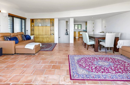 Sunshine Beach Apartment | Villa with Panoramic Ocean Views