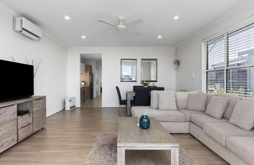 Caves Beach House | Villa with Seaside Soul Newly Renovated