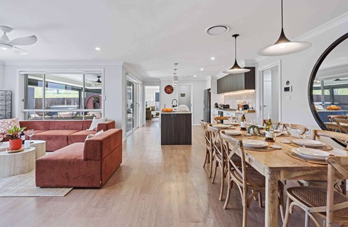 Bletchington House | Vinosa - Serene High-End Retreat