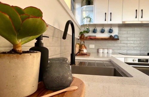 Coles Bay House | Viola - A coastal holiday retreat!