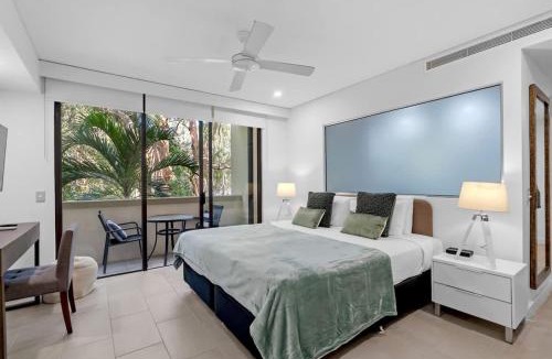 Palm Cove Hotel | Violet Studio - Seaside Nook with Resort Pools and Spa
