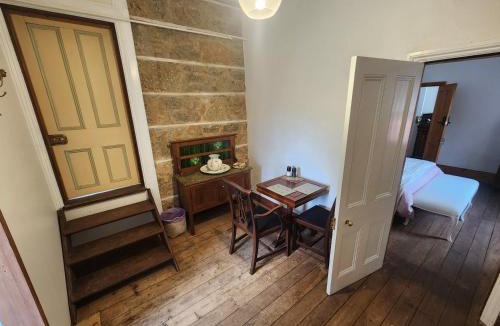 Katrine House | Viveash - Historic accommodation with Ensuite