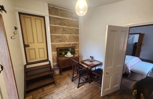 Katrine House | "Viveash" Historic accommodation with Ensuite
