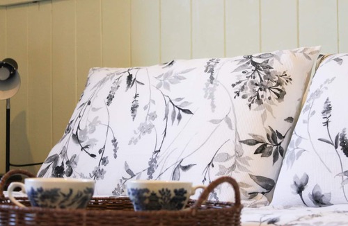 Dingup Cottage | Vrbo Property