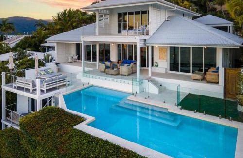Shute Harbour House | Vue de Bleu' Luxury Whitsunday Ocean View Retreat