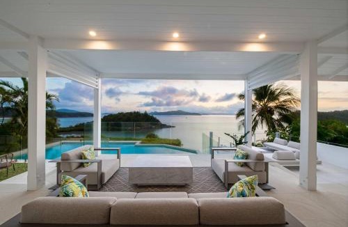 Shute Harbour House | Vue de Bleu' Luxury Whitsunday Ocean View Retreat