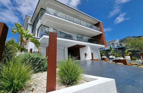 Nelson Bay House | Vue One Nelson Bay Waterfront Luxury