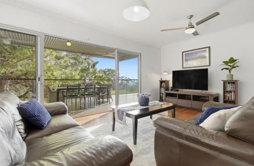 Kingfisher Bay House | Waiuta Retreat Holiday Home