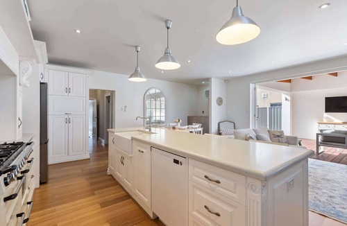 North Adelaide House | Walk to Adelaide Oval & CBD | Luxury Cottage