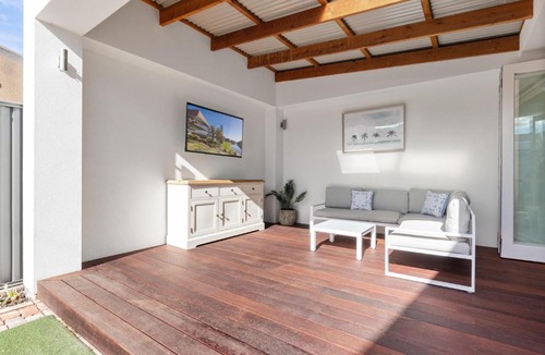 North Adelaide House | Walk to Adelaide Oval & CBD with Luxury Cottage