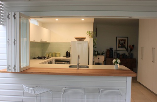 Avalon Beach House | Walk to Avalon Beach - Gorgeous Beach house & Cabin - Child & Pet friendly