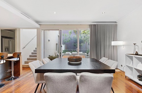 North Coogee House | Walk to Beach Coastal Home in Coogee