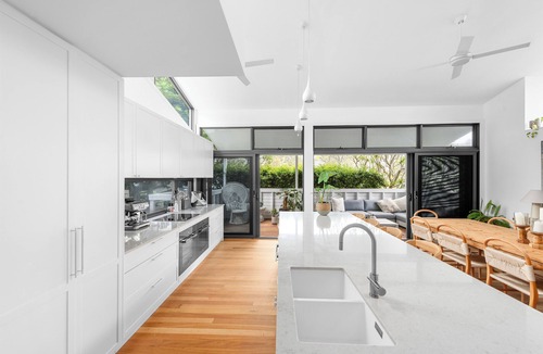 Newport House | Walk to everything - The Ultimate Beach Holiday home