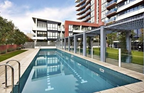 Cremorne Apartment | Walking distance to vibrant Swan Street and city sporting precinct