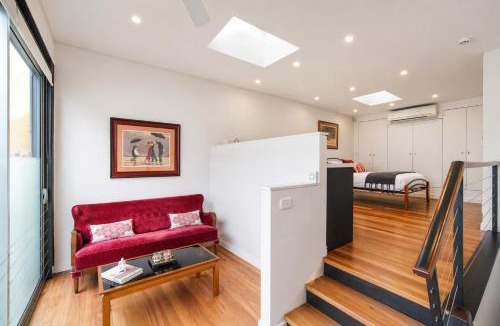 Pyrmont Apartment | Walking Score 95 - Self Check In - 100Mbps - AC - Smart TV - Kitchenette