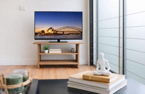 Pyrmont Apartment | Walking Score 95 - Self Check In - 100Mbps - AC - Smart TV - Kitchenette