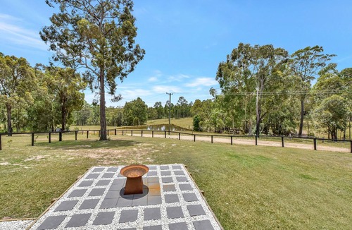 Ellalong House | Wallaby Gully Farm Cottage - Peace, Quiet, Serenity
